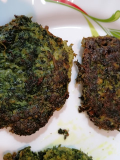 عکسی از دستور کوکو سبزی با زرشک و گردو