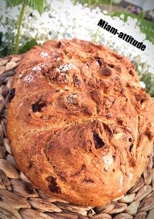 Une photo de Une miche aux graines !#saucechocolat #labrigadeentablier #monochromemarron