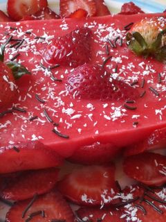 Una foto de Flan de frutilla