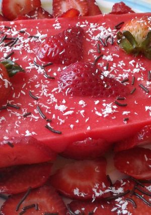 Una foto de Flan de frutilla