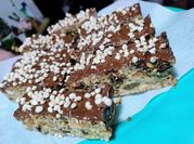 Una foto de barrita de cereales con quinoa pop