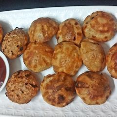 A picture of Masala rava appe.
