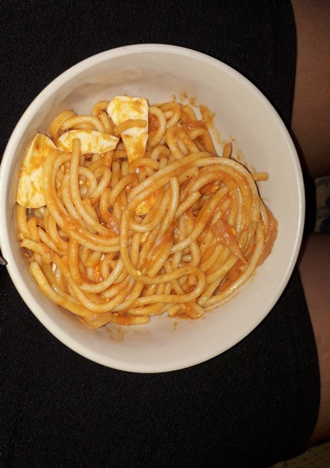 Una foto de Spaghetti con huevo
