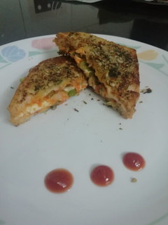 செஸ்வான் சீஸ் கார்லிக் சாண்ட்விட்ச்(schezwan cheese garlic sandwich recipe in tamil) செய்முறை முக்கிய புகைப்படம்