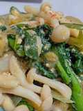 Stir fry white beech mushroom(bunapi-shimeji)