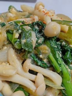 A picture of Stir fry white beech mushroom(bunapi-shimeji).