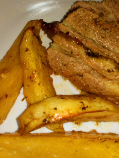 Una foto de Tapa de asado al horno con papas 🥔