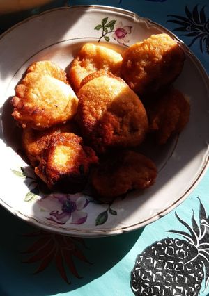 Una foto de Buñuelos de manzana 🍎🍏