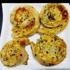 A picture of Pizza rolls.