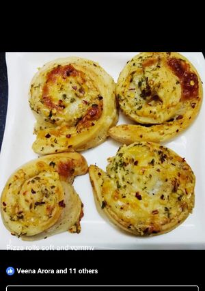 A picture of Pizza rolls.
