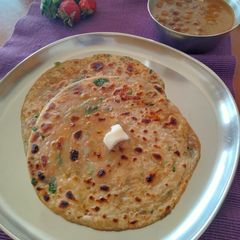 A picture of Maethi lachcha paratha.