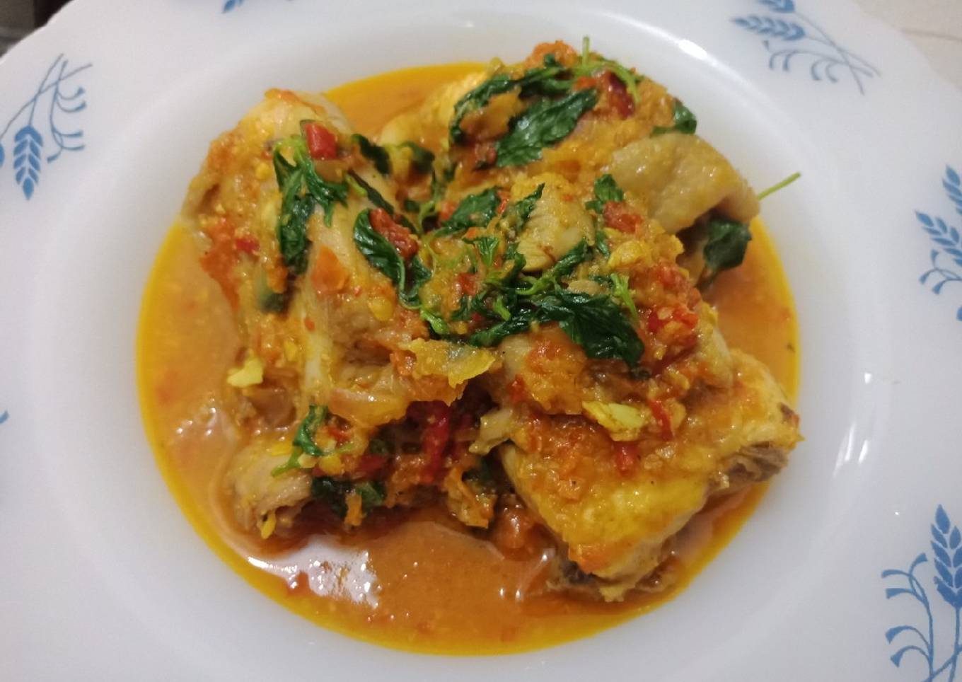 Oku Ayam Pedas dengan Basil