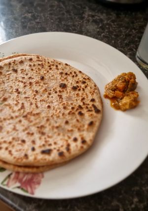 Indiai, tejsajt-os lepény kenyér (Paneer Pratha) recept fotója
