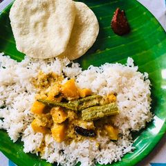 A picture of Pumpkin Drumstick curry.