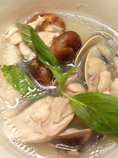 ~香菇蛤蜊雞肉湯~餐桌上的晚餐 的食譜成品照片