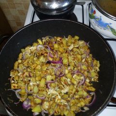A picture of Sweet potatoes n egg fry.