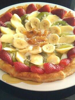 Una foto de Tarta fácil de fruta y natillas