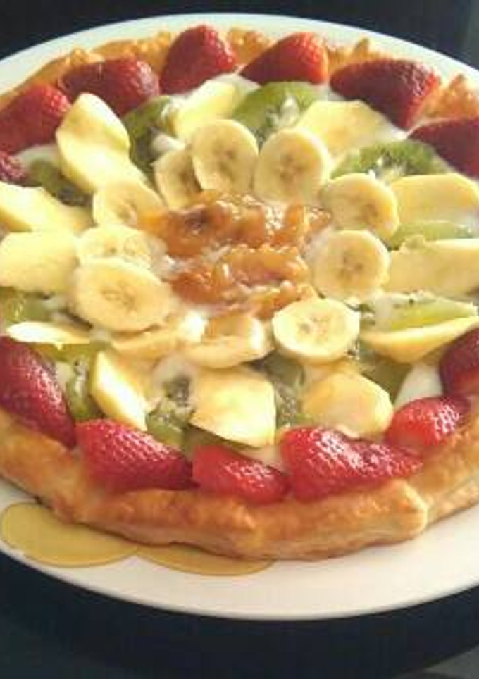 Una foto de Tarta fácil de fruta y natillas