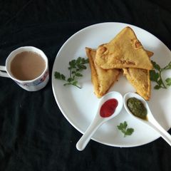 A picture of Bread pakora.