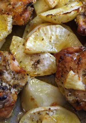 Foto principal de Pollo y nabos asados a la cúrcuma
