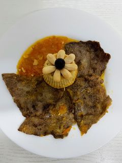 Una foto de Fricandó de ternera con pastel de patata y queso