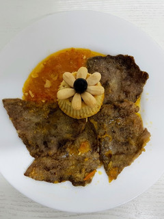 Una foto de Fricandó de ternera con pastel de patata y queso