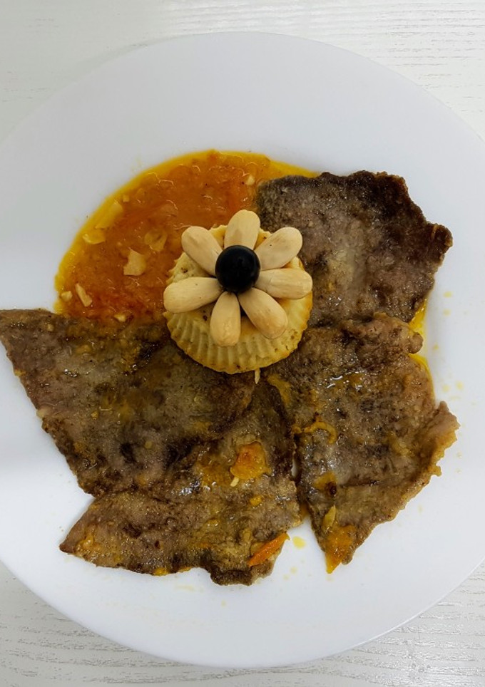 Una foto de Fricandó de ternera con pastel de patata y queso