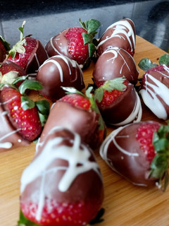 Una foto de Frutillas con chocolate 🍓🍫