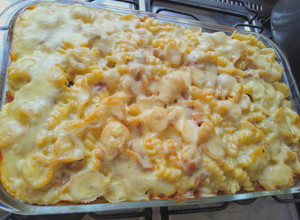 Una foto de Lasaña de fideos (pasta) corbatitas y espirales 🍝