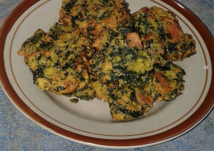 Resep Bakwan daun singkong campur sosis | Resep Membuat Bakwan daun singkong campur sosis Yang Lezat