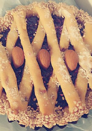 Una foto de Pastafrola apta para celiacos rellena con dulce de remolacha