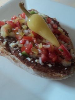 Una foto de Molletes navideños de chile güero las Correa para desayuno