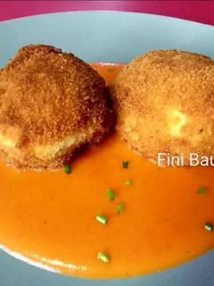 Una foto de Champiñones rellenos en salsa de pimientos