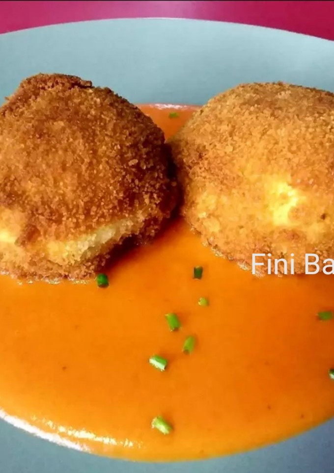Una foto de Champiñones rellenos en salsa de pimientos