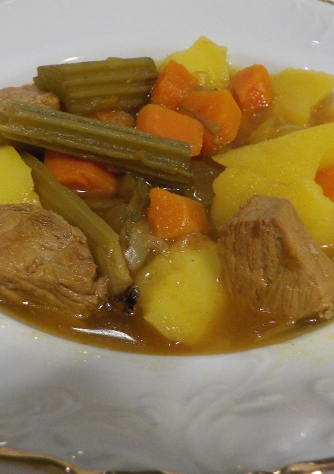 Una foto de Guisado de ternera con pencas