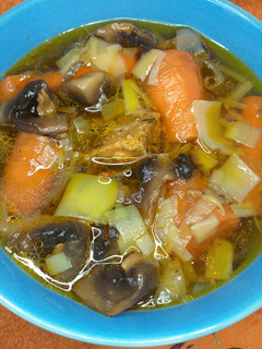 Una foto de Sopa de tofu con algas y verduras