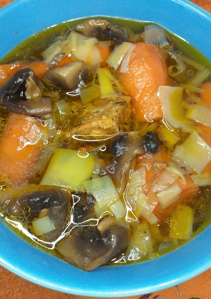 Una foto de Sopa de tofu con algas y verduras