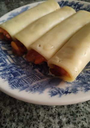 Una foto de Rollos de queso y membrillo
