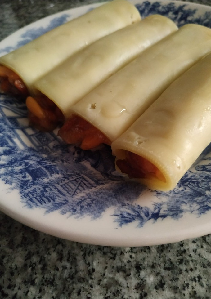 Una foto de Rollos de queso y membrillo
