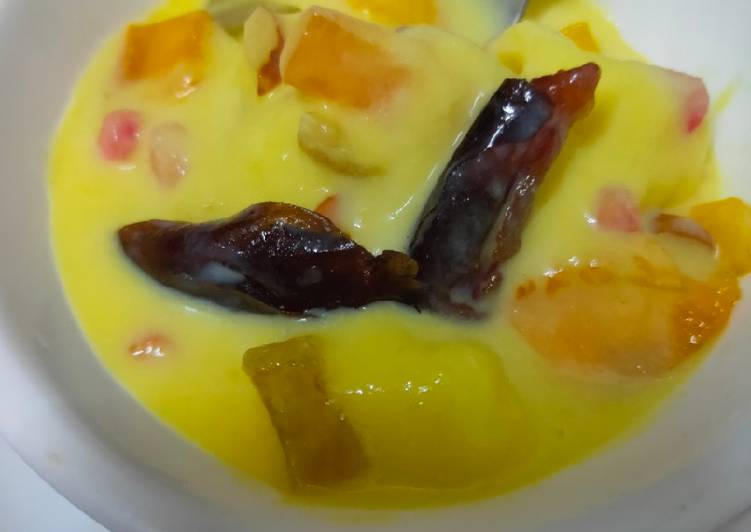 Fruits custard