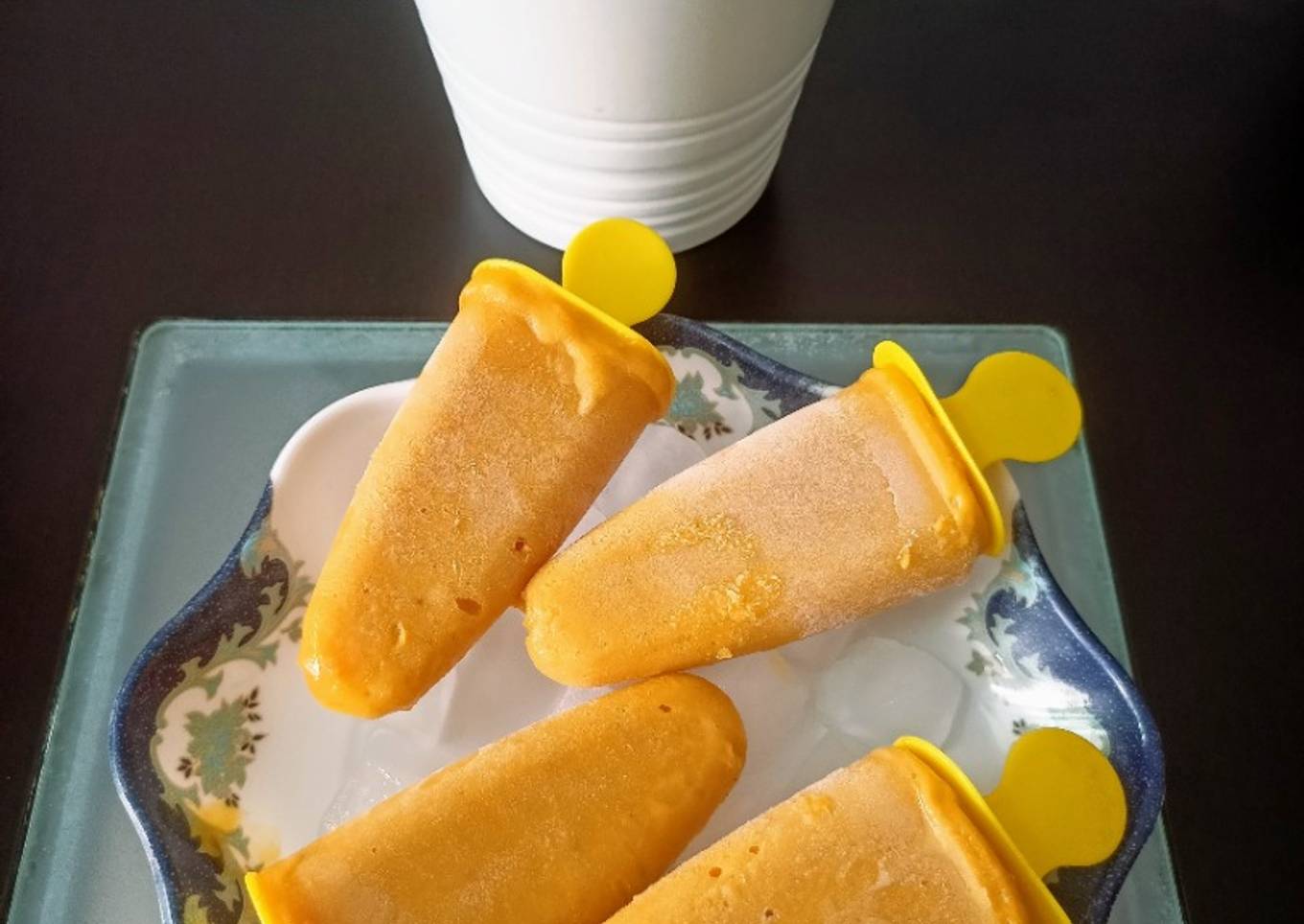 Mango popsicles