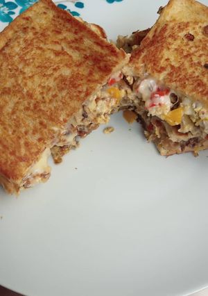 A picture of Toasted bread with omelette.