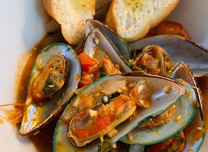 Foto resep Mussels in Chilli and Tomato Sauce