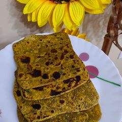 A picture of #Win,#Week8, Palak Tamatar Millet and wheatParatha.