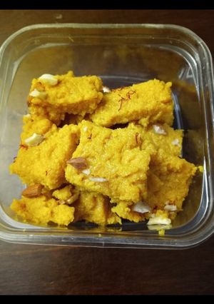 મેંગો કલાકંદ (Mango Kalakand Recipe In Gujarati) રેસીપી મુખ્ય ફોટો