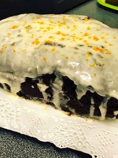 Una foto de Bizcocho de chocolate, relleno y glaseado de naranja (sin huevo y sin lactosa)