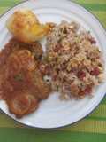 Arroz base, con carne en salsa