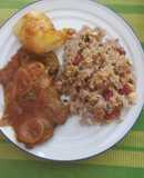 Arroz base, con carne en salsa