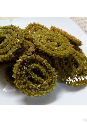 A picture of Rawa Palak Chakli.