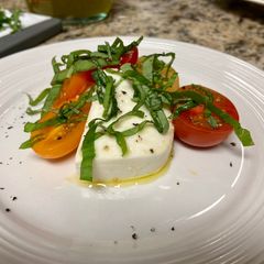 A picture of Fine Caprese Salad.